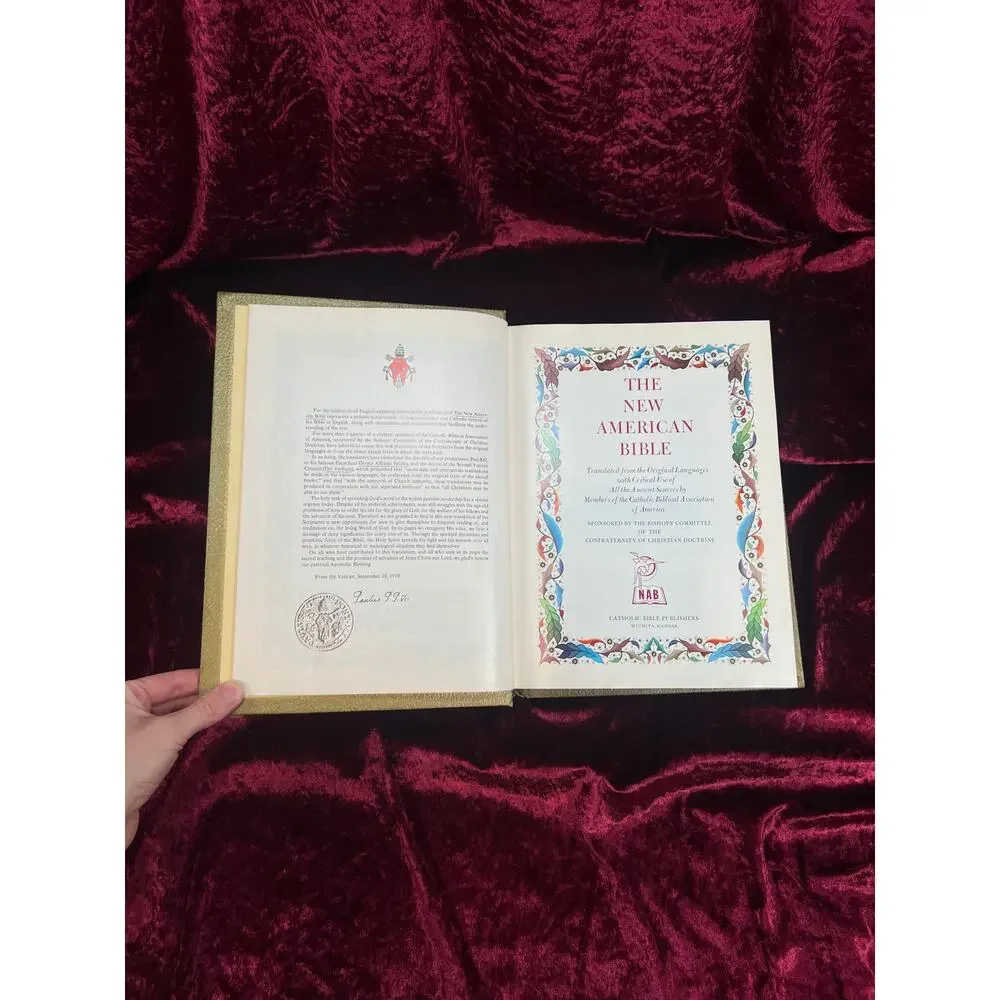 Vintage New American Family Holy Bible 1974 1975 Catholic Illustrated Hardcover